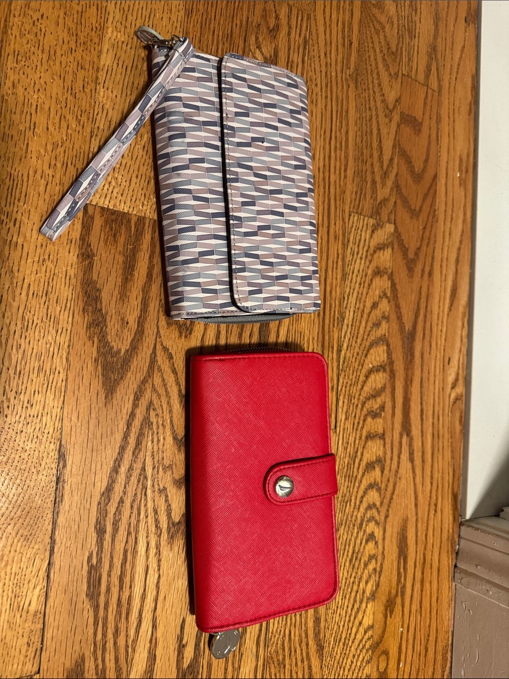 Nautica Red Saffiano Zip Wallet & Mundi Geometric Gray Wristlet Set